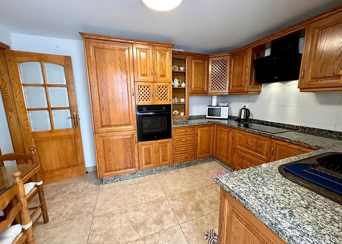 Alquilaencanarias Plaza Roja * El Médano