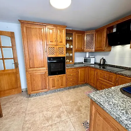 Alquilaencanarias Plaza Roja * 엘메다노