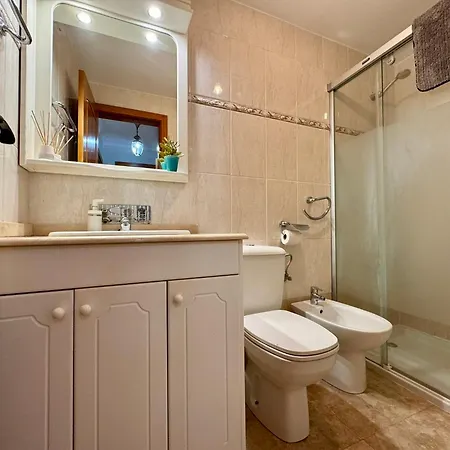 Alquilaencanarias Plaza Roja * 엘메다노