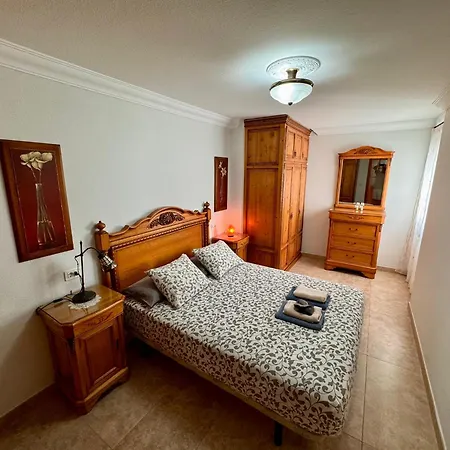 Alquilaencanarias Plaza Roja El Médano