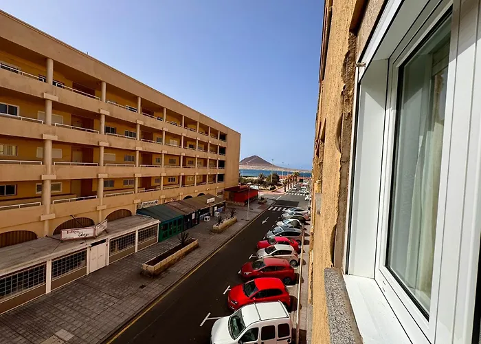 Alquilaencanarias Plaza Roja * Ελ Μέντανο